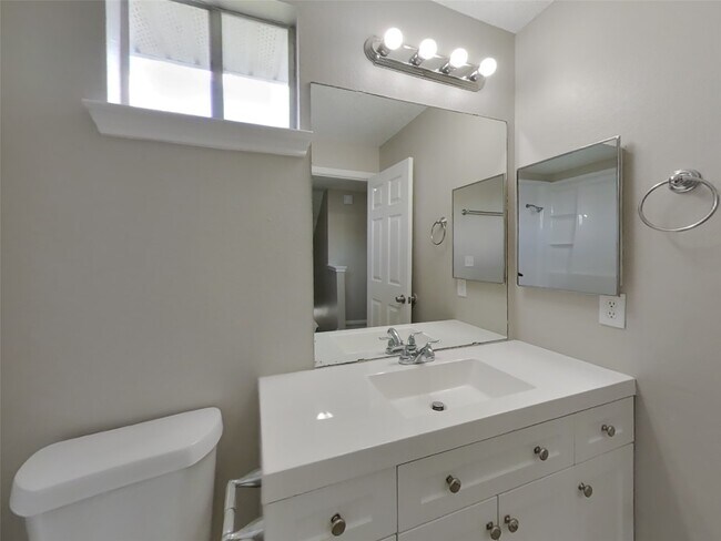 Building Photo - 3210 Kelling St