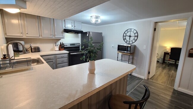 Building Photo - 131 Phenix Ave