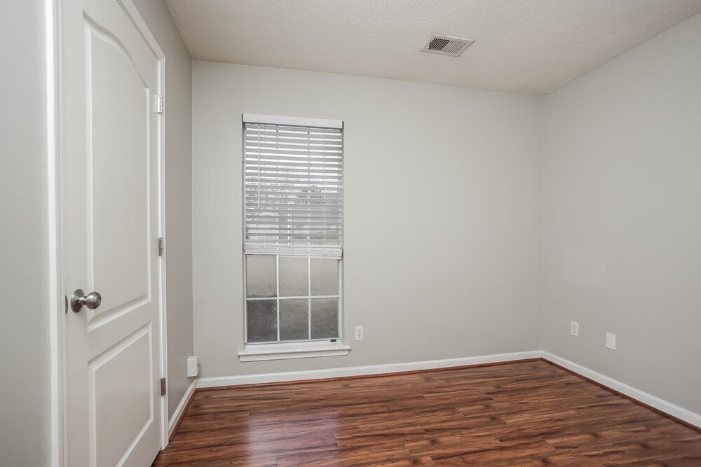 Building Photo - 1329 Annesdale Dr