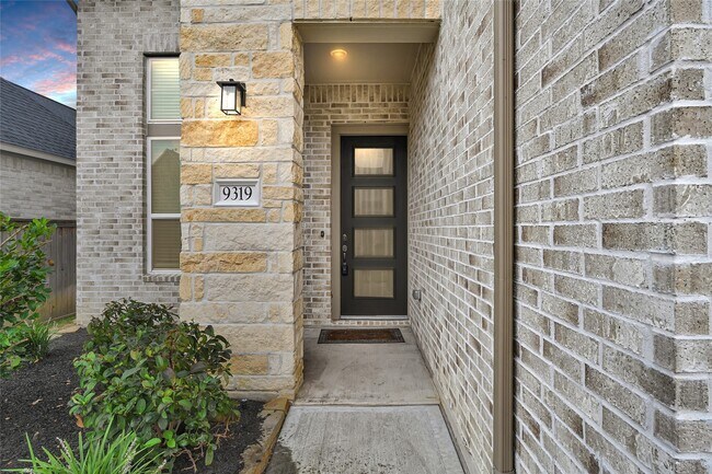 Building Photo - 9319 Galloway Wds Trl
