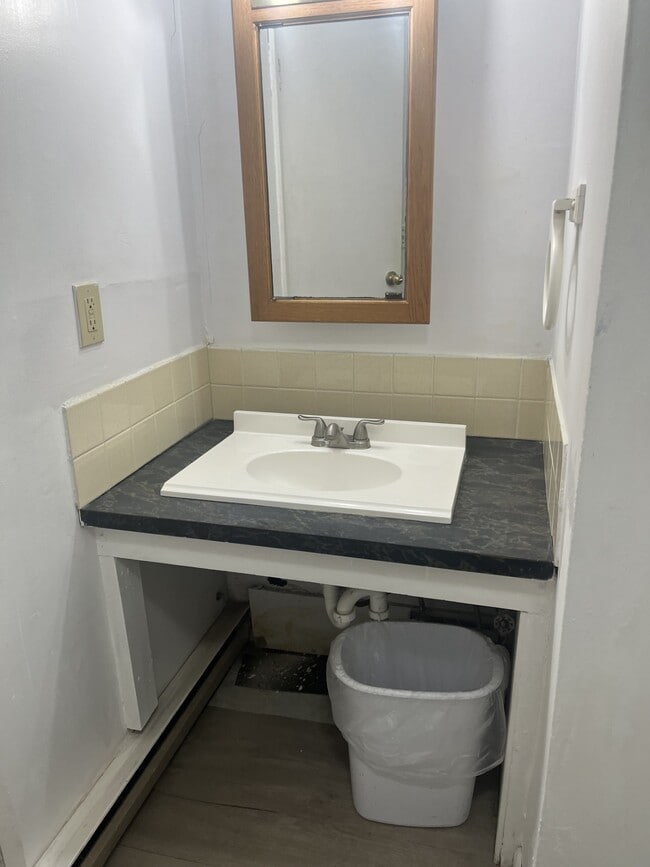 Building Photo - 14 Bowman St