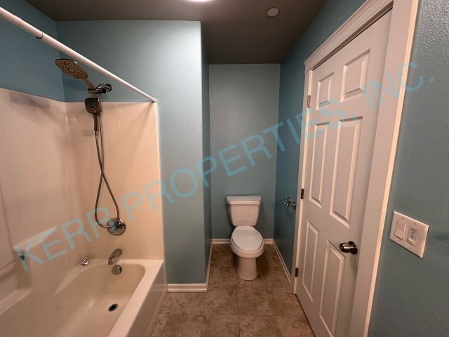 Building Photo - THE FIRST MONTH'S RENT IS FREE! Charming 3-Bedroom Tri-Level Retreat in Estacada with Spacious 19...