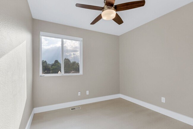Building Photo - Modern Edgewater Condo Near Sloan’s Lake A...
