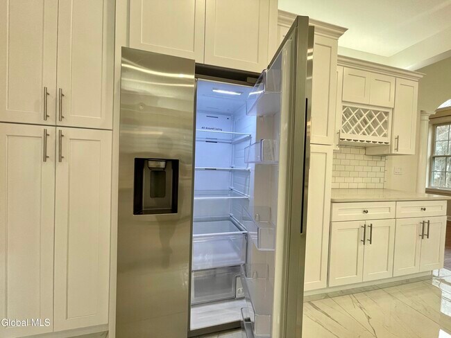 Building Photo - 11 Poplar Dr