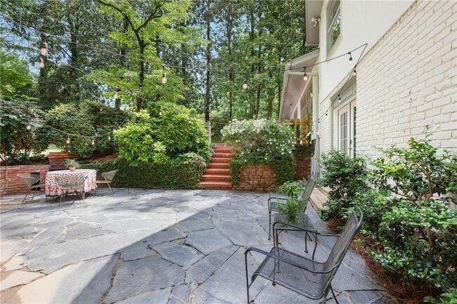 Building Photo - 2800 Mornington Dr NW