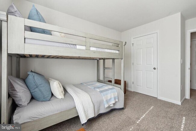 Building Photo - 152 Rae Ct