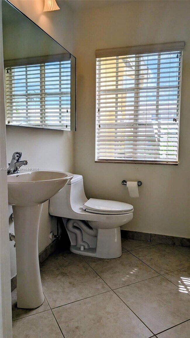 Building Photo - 5910 Royal Way