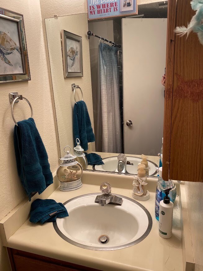 Building Photo - 3180 Country Club Dr