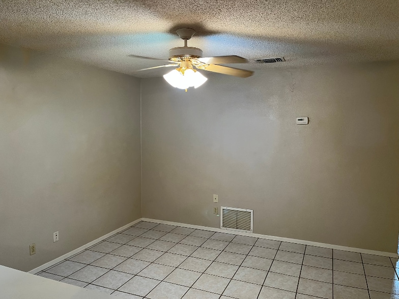 Building Photo - 1005 Commerce St