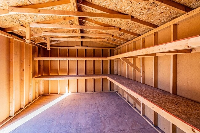 Building Photo - 624 Adams St NE