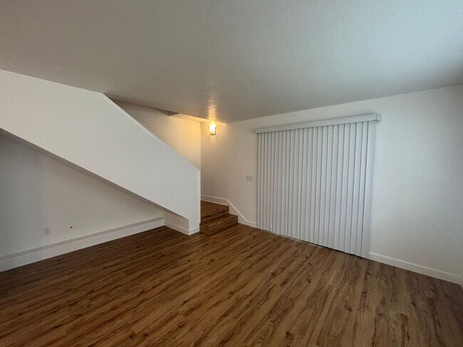 Building Photo - Erler - 1023 (MU68)