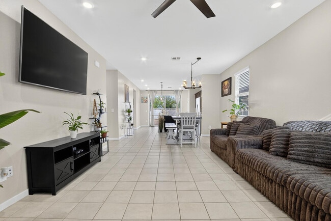 Building Photo - 19090 N Silver Dog Way