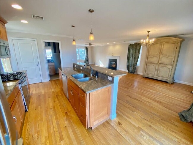 Building Photo - 9 Marshall Ln