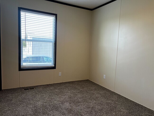 Building Photo - 709 N Collins Fwy