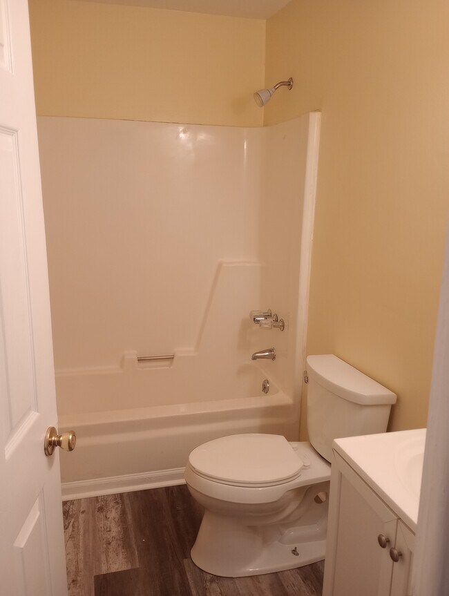 Bathroom - 2404 Woodale Ln