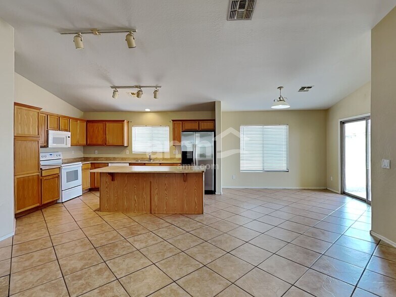 Building Photo - 17180 W Port Royale Ln