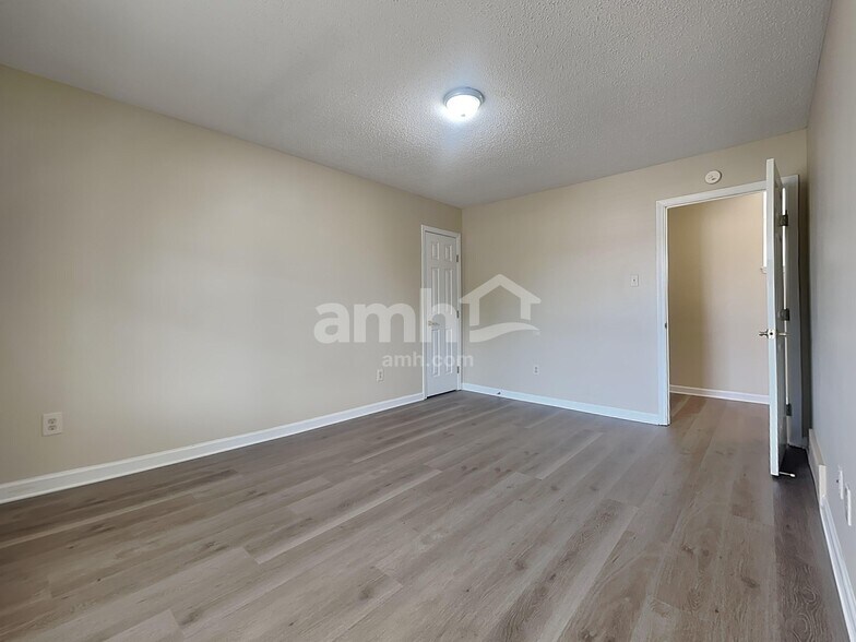 Building Photo - 7986 Oak Pebble Cv