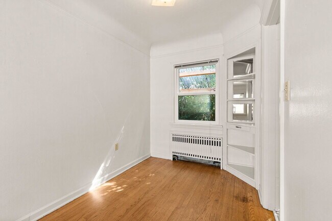 Building Photo - 516 SE 15th Ave
