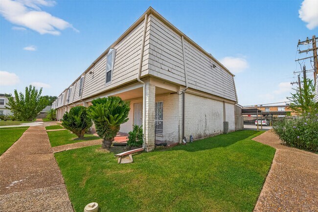 Building Photo - 6201 Ranchester Dr