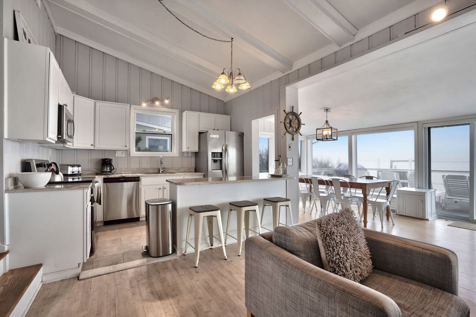 Building Photo - 184 Creek Rd