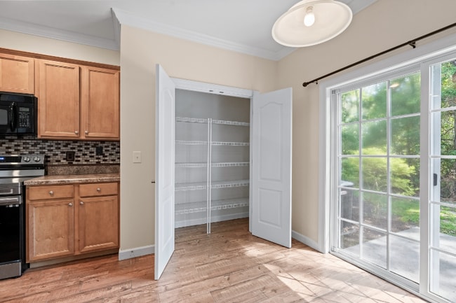 Building Photo - 1020 Fairway Ln