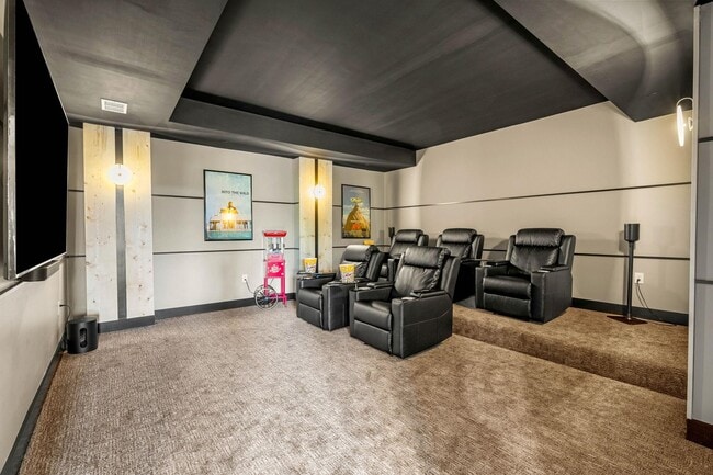 Building Photo - 162 Pond Rd