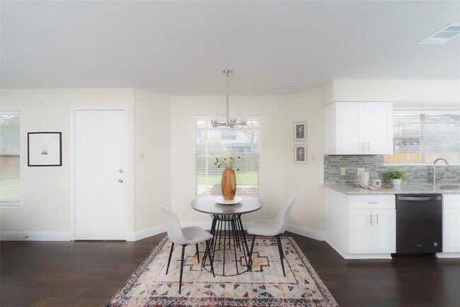 Building Photo - 2201 Broughton Ct