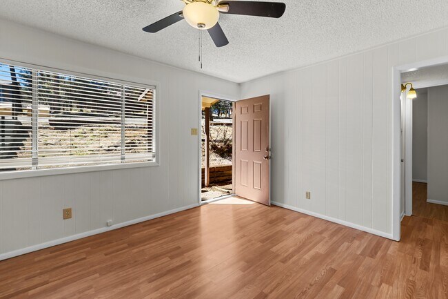 Building Photo - 106 Apache Hills Dr