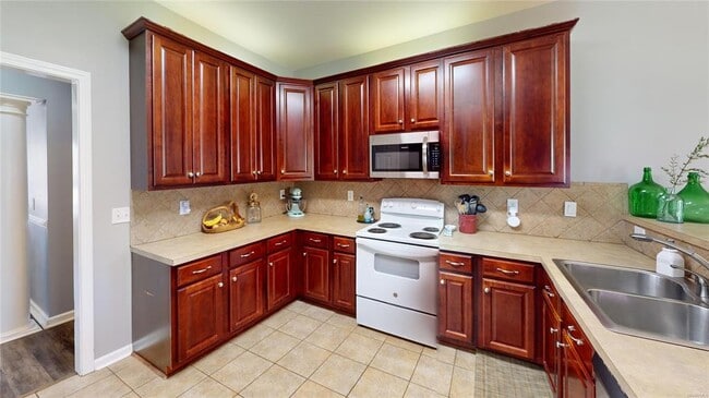 Building Photo - 1067 E Poplar St