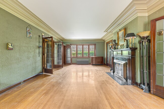 Building Photo - 2260 5th Ave