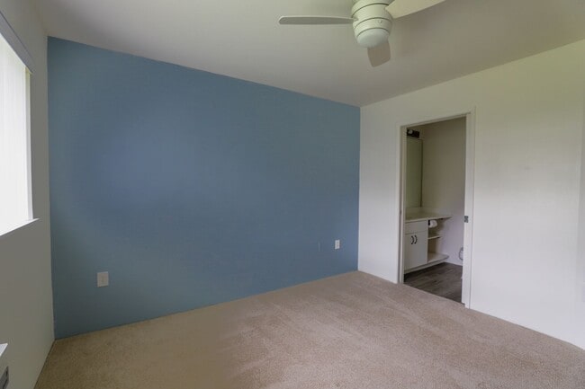 Building Photo - Rarely Available !  Beautiful 3-Bedroom Corner Unit – Pet Friendly & Spacious!