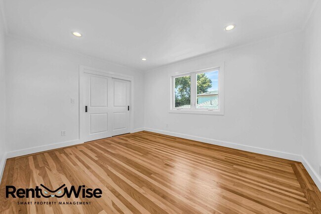Building Photo - 279 Greenfield Ave