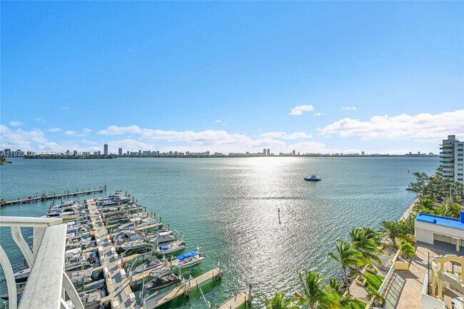 Building Photo - 7601 E Treasure Dr