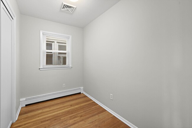 Building Photo - 763 6th St