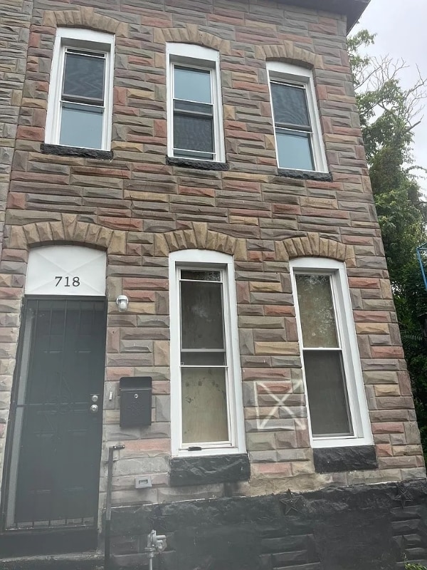 Building Photo - 718 N Payson St