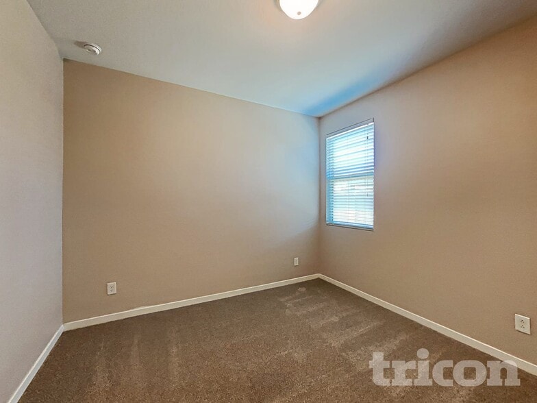 Building Photo - 2422 S 236th Dr