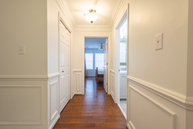 Building Photo - 2406 Dominion Dr