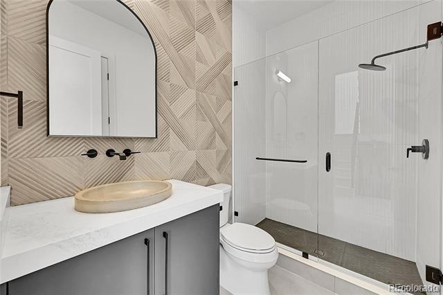 Building Photo - 1491 S York St