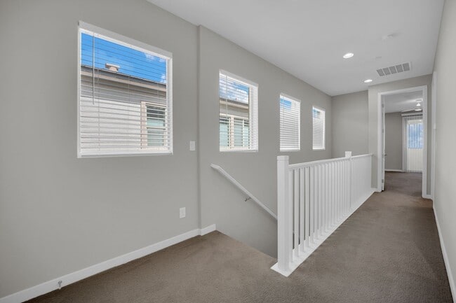 Building Photo - 4bedroom home in Summerlin