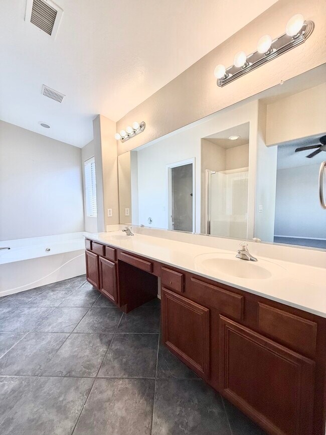Building Photo - Amazing 4-Bedroom, 3-Bathroom home For Rent in Laveen!!