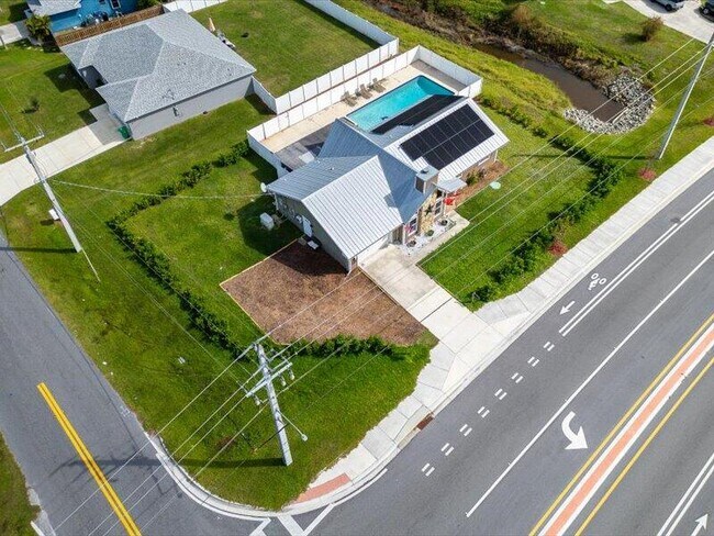 Building Photo - 1297 SE Floresta Dr