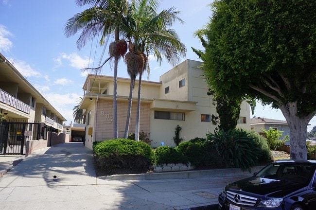 Primary Photo - 802 Edgewood St