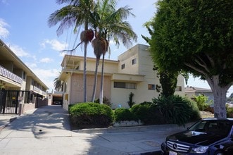 Building Photo - 802 N Edgewood