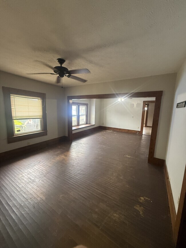 Building Photo - 1707 E Memorial Dr