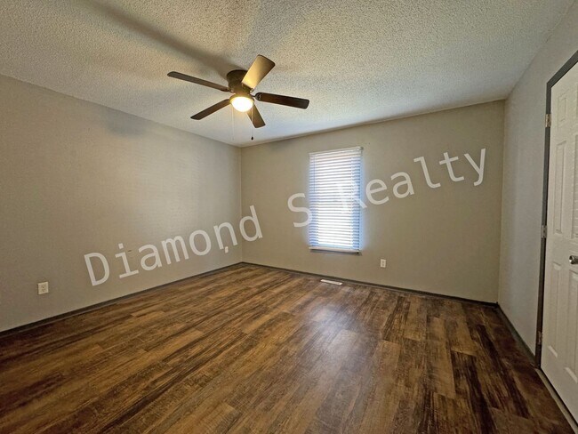 Building Photo - 1503 W Rainey St