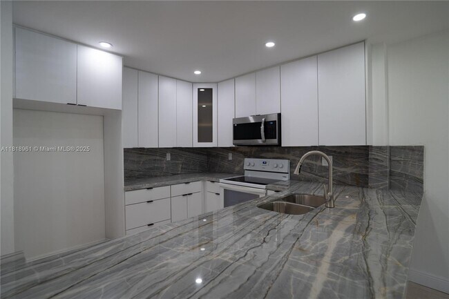 Building Photo - 7845 Camino Real