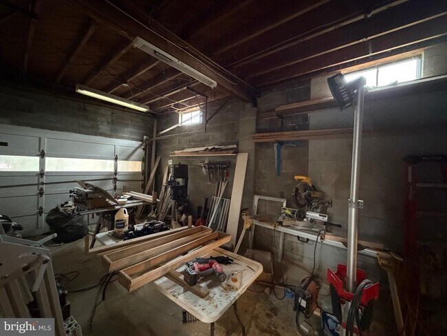 Building Photo - 157 Jimanna Rd