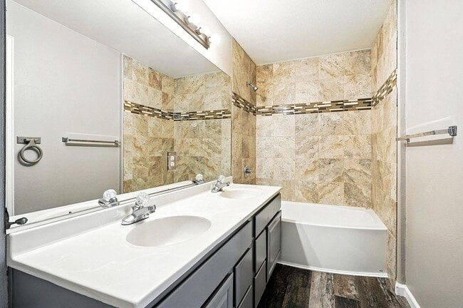 Building Photo - Immaculate Updated 2-Bedroom, 2-Bath Groun...