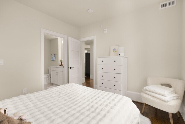 Building Photo - 1305 30th St NW
