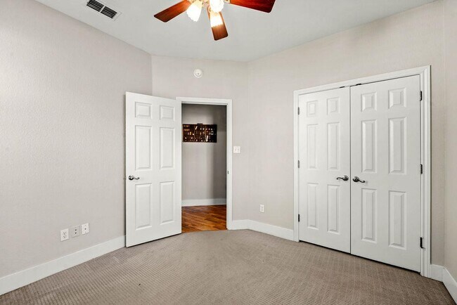 Building Photo - 11 Elmwood Cir